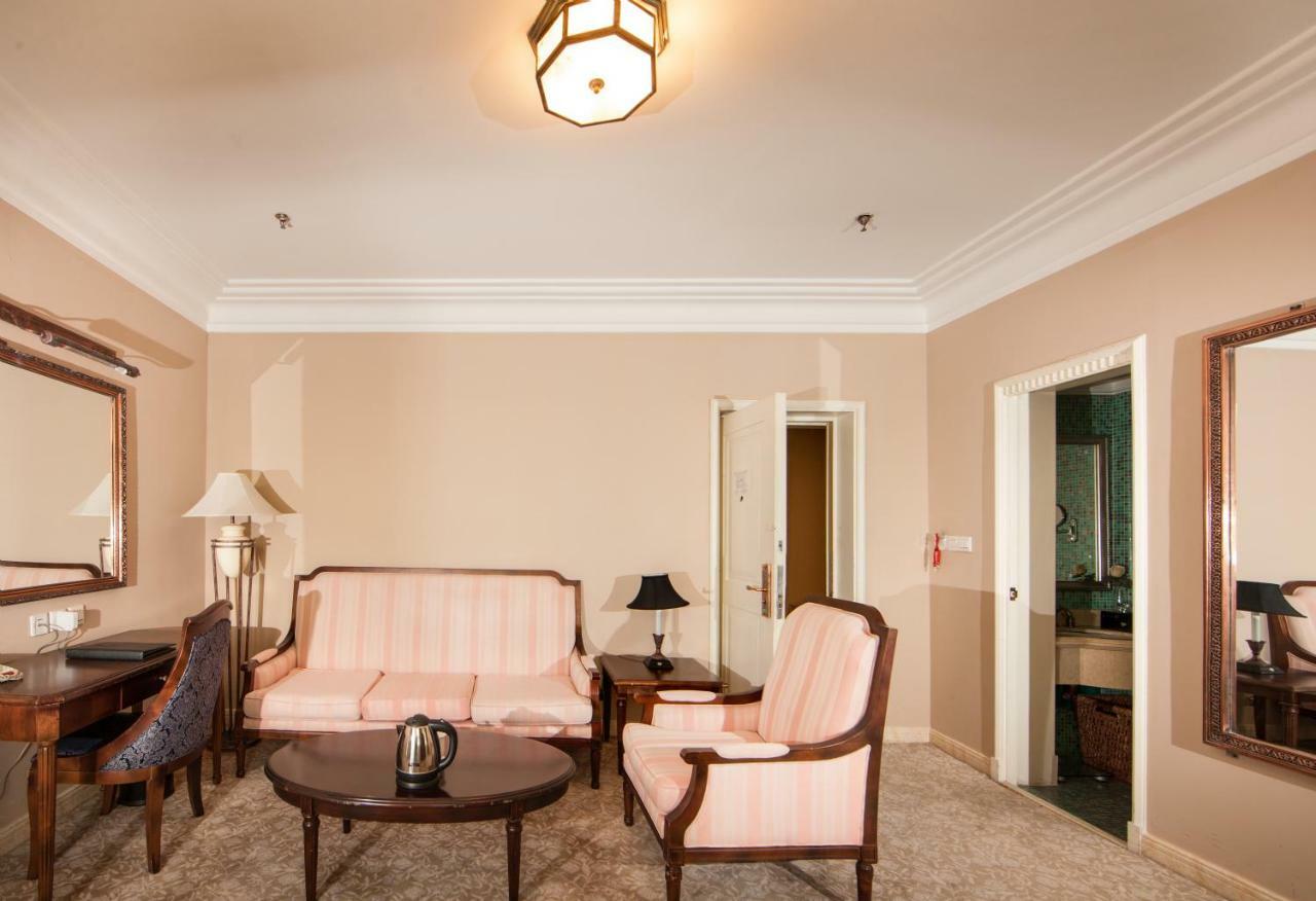 Harbin International Hotel Room photo